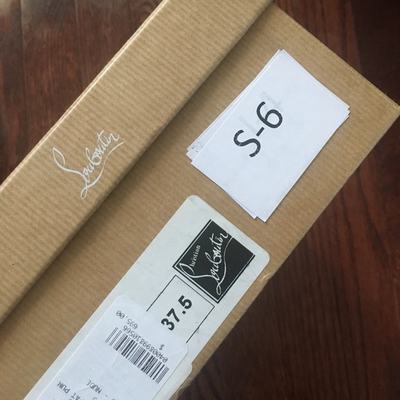 Christian Louboutin - Picture 6 of 6